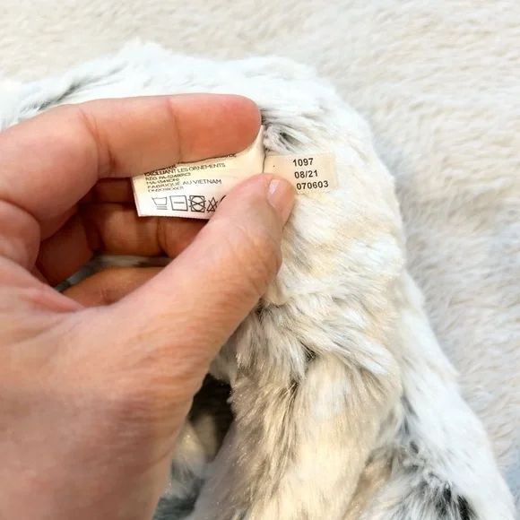 Slumberkins Silver Narwhal Kin - Picture 7 of 11